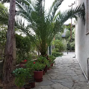 Velikis , Τορώνη Ελλάδα